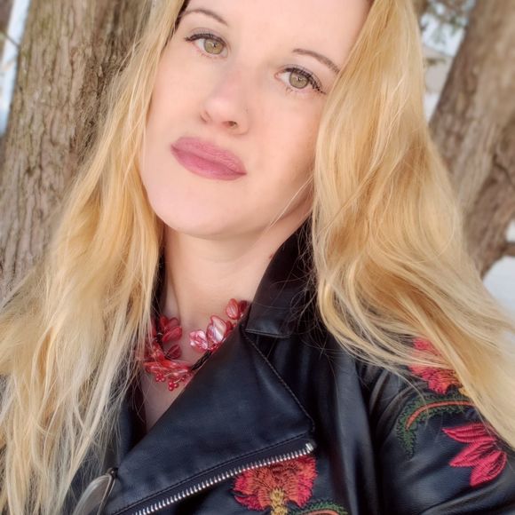 Meet your Posher, April - Picture 1 of 1